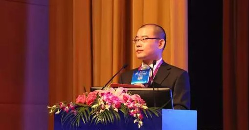 中国整形美容协会副秘书长曹德全主持开幕式 中国整形美容协会副秘书长曹德全主持开幕式