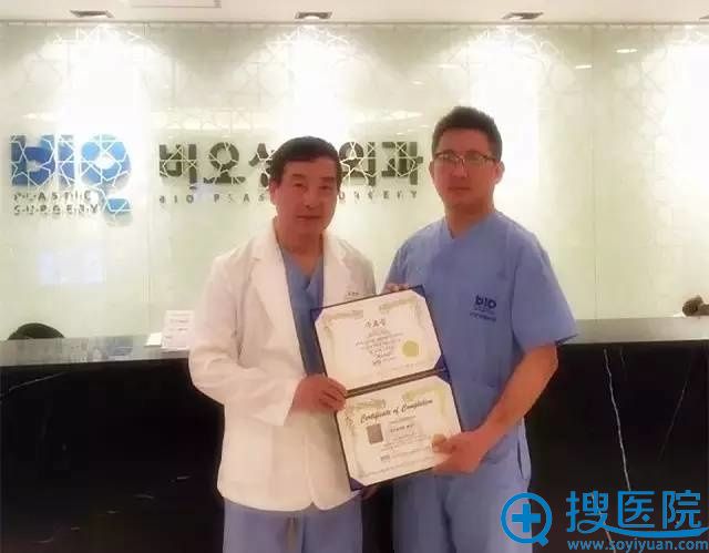 张玮院长与亚洲眼王曹仁昌交流技术 张玮院长与亚洲眼王曹仁昌交流技术
