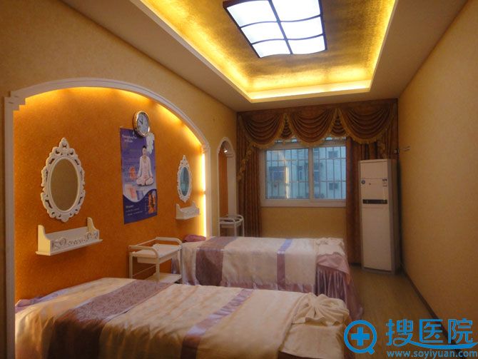 信阳金霞美容门诊部不同风格的治疗室 信阳金霞美容门诊部不同风格的治疗室