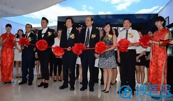 深圳芝华医疗美容医院开业,中国香港影视明星关礼杰献歌助阵 深圳芝华医疗美容医院开业,中国香港影视明星关礼杰献歌助阵