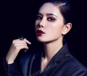 整形医生也整容:云南华美美莱医生蒲玲视频直播丰胸手术过程