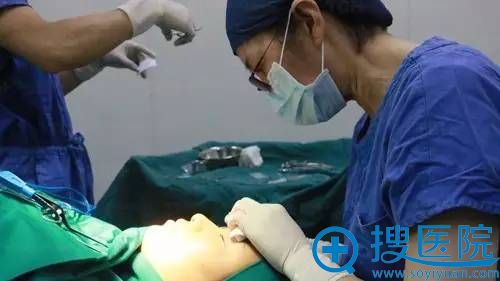 杭州时光医疗美容医院做的,吕敏院长主刀开始为我做双眼皮修复手术 杭州时光医疗美容医院做的,吕敏院长主刀开始为我做双眼皮修复手术