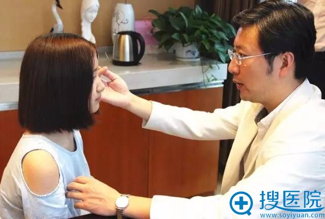 和医生进行了面诊,确定美杜莎美眼方案 和医生进行了面诊,确定美杜莎美眼方案