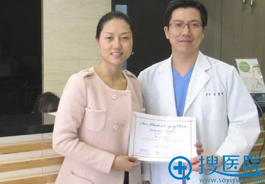李依洁荣获设计医师奖 李依洁荣获设计医师奖