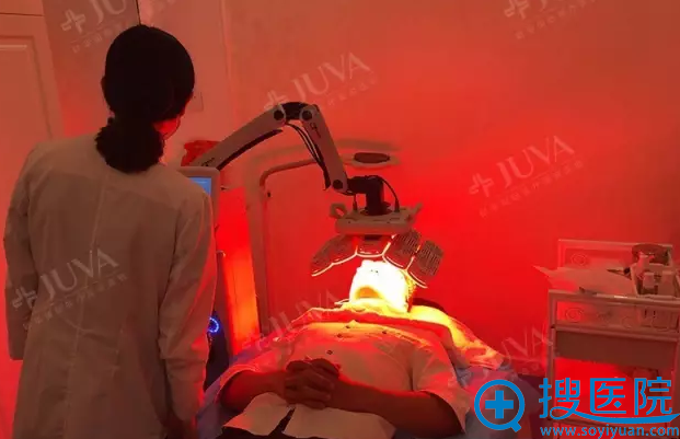 红蓝光红光治疗中 红蓝光红光治疗中