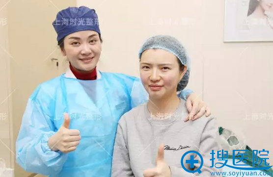 宝妈Anne全脸线雕后和陶琳医师合影 宝妈Anne全脸线雕后和陶琳医师合影