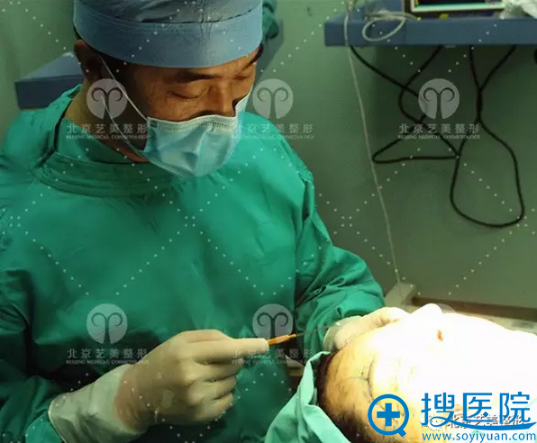 王东院长为我进行面部填充手术 王东院长为我进行面部填充手术