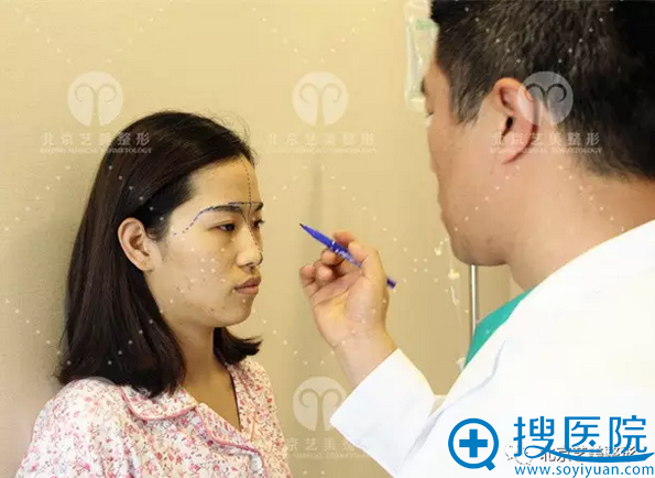 王东院长为我进行美学设计 王东院长为我进行美学设计