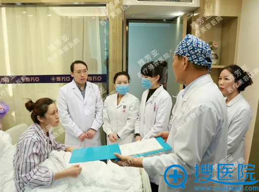 王院长嘱咐医生们多注意观察,不要让我感染 王院长嘱咐医生们多注意观察,不要让我感染
