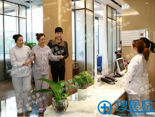 谢谢护理站的姐姐们 谢谢护理站的姐姐们