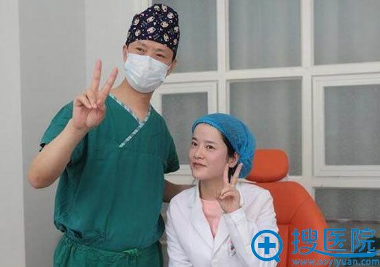 重庆时光冯辉利院长亲自注射玻尿酸 重庆时光冯辉利院长亲自注射玻尿酸