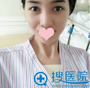 隆胸5天了,期待拆线 隆胸5天了,期待拆线