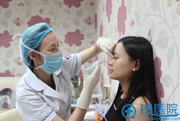 钟琪在百嘉丽注射玻尿酸隆鼻照片 钟琪在百嘉丽注射玻尿酸隆鼻照片