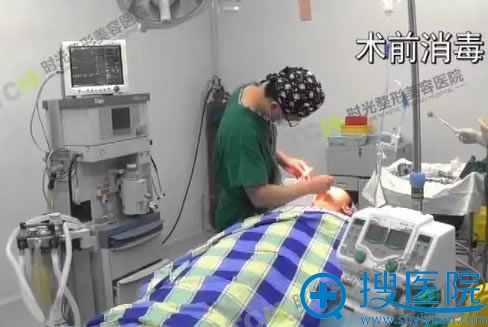 重庆时光整形医院手术前正在消毒 重庆时光整形医院手术前正在消毒