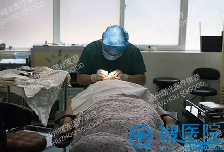 张莎莎双眼皮手术中照 张莎莎双眼皮手术中照