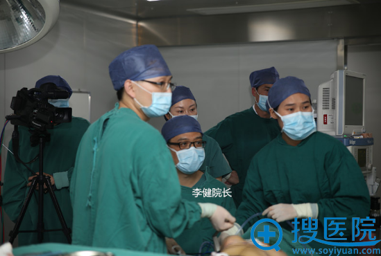这就是上海华美的李健院长 这就是上海华美的李健院长
