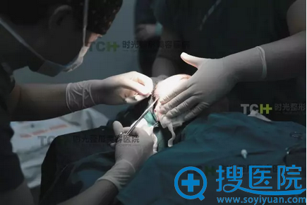 杭州时光埋线提升紧致手术中 杭州时光埋线提升紧致手术中