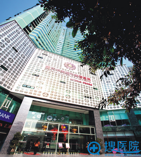 重庆华美和星辰哪个好 看了张国强和王杰双眼皮案例对比就知道