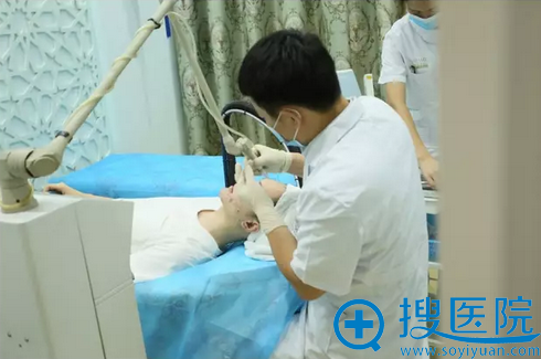 重庆当代祛痘治疗第三步:C02激光清痘 重庆当代祛痘治疗第三步:C02激光清痘