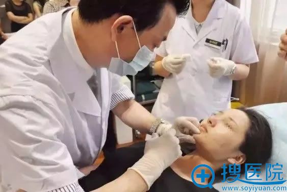 注射医生李东山现场注射玻尿酸 注射医生李东山现场注射玻尿酸