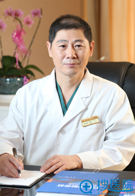 准备做改脸型的我面诊对比了上海华美李志海和上海时光何晋龙