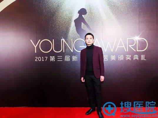 王立鹏出席医美颁奖典礼 王立鹏出席医美颁奖典礼