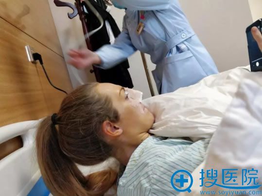Asya做完鼻综合当天效果 Asya做完鼻综合当天效果