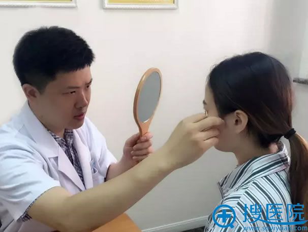 <!--<i data=20240710 data-id=16683></i>-->院长面诊双眼皮求美者 <!--<i data=20240710 data-id=16683></i>-->院长面诊双眼皮求美者
