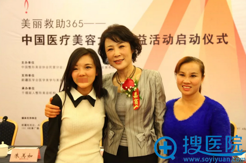 二次修复后玉儿参加爱公益活动 二次修复后玉儿参加爱公益活动