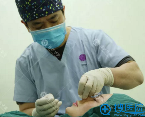 李富强为方医生做隆鼻手术 李富强为方医生做隆鼻手术