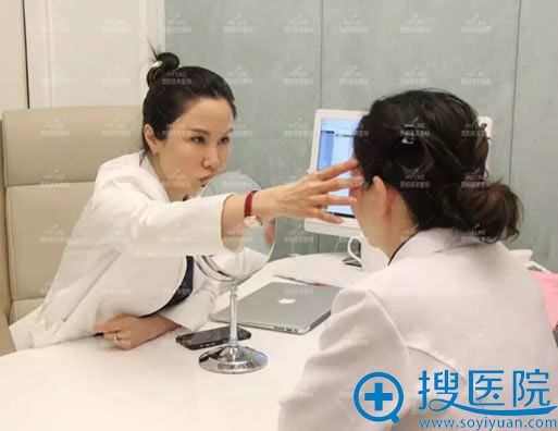 黄剑秋院长面诊时泓医生 黄剑秋院长面诊时泓医生