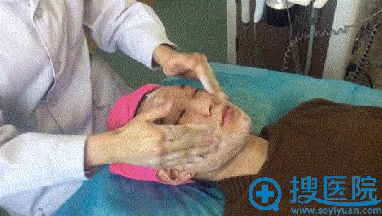 果酸祛痘前的面部清洁工作 果酸祛痘前的面部清洁工作