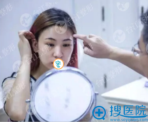 与医生进行术前交流 与医生进行术前交流