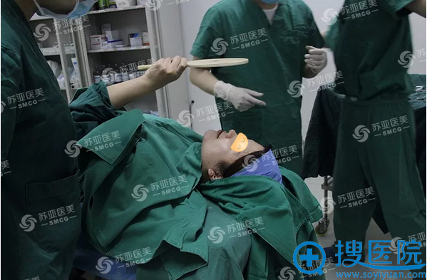 石家庄美联臣假体隆下巴术后即刻效果 石家庄美联臣假体隆下巴术后即刻效果