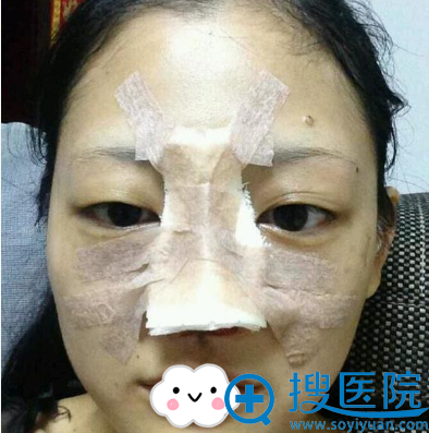 ���ں�ʿ����¡�Ƕ����ǵ�Ǽ�������Ƭ