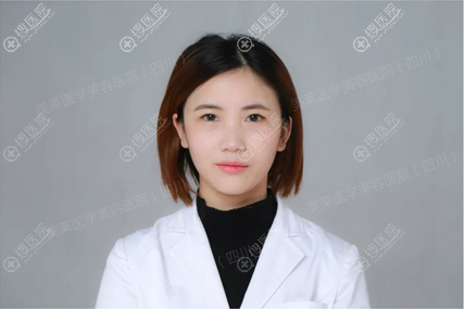 看了四川成都美莱黄小林的案例后找雷状院长做了肋软骨隆鼻子