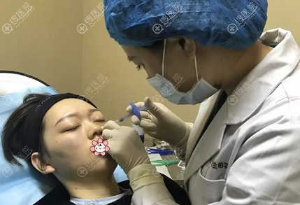 陈玉注射艾莉薇玻尿酸进行填充 陈玉注射艾莉薇玻尿酸进行填充