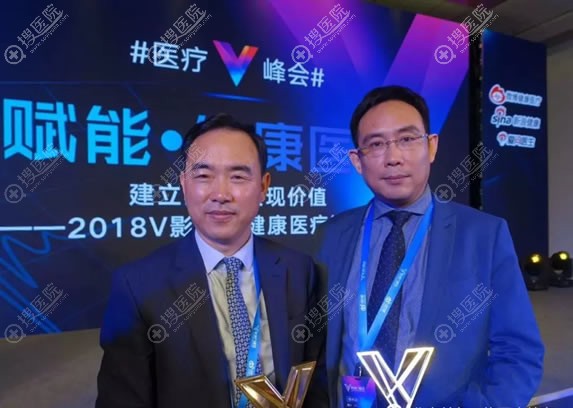 <!--<i data=20240710 data-id=7739></i>-->韩胜院长荣获奖杯 <!--<i data=20240710 data-id=7739></i>-->韩胜院长荣获奖杯
