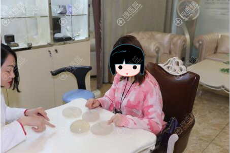 深圳阳光罗志敏给我做的假体丰胸手术胸型漂亮乳沟自然钱没白花