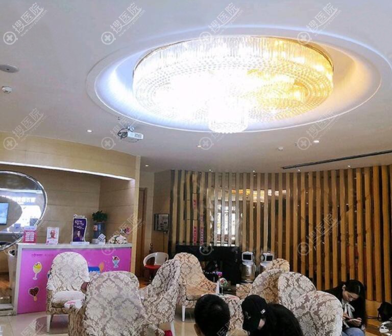 面诊郑州做鼻子好的医生后找郑州集美刘金华做了肋软骨隆鼻