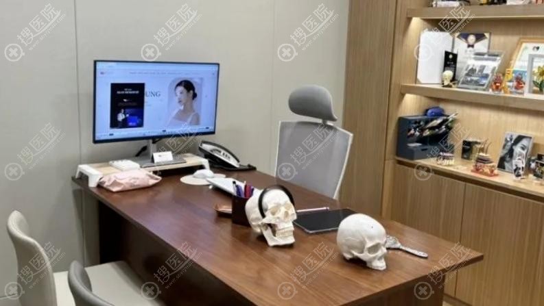 MULY的靈魂項目:額頭縮小術為什麼能火出圈? MULY的靈魂項目:額頭縮小術為什麼能火出圈?