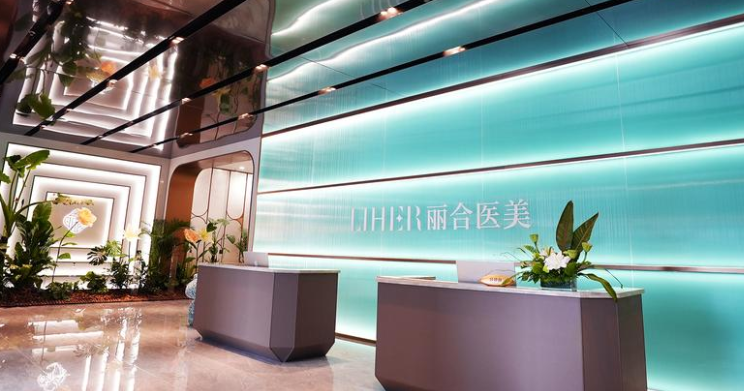 3. 微创注射:艺术与医学的结合