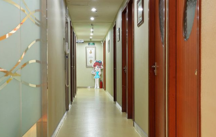 四、深圳蒙恩口腔診所的特色項目和服務有哪些?\