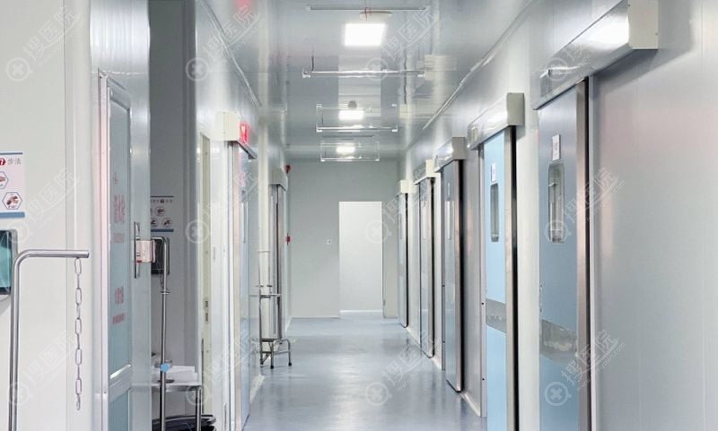一、郑州她山医疗美容医院资质与环境:少见的“二级”高规格,透明消费的清流