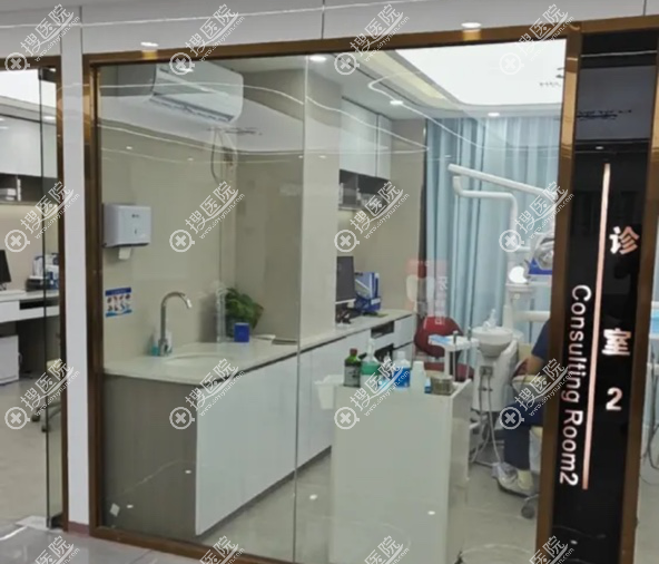 深圳熊貓齒科連鎖(石岩店)医生 深圳熊貓齒科連鎖(石岩店)医生