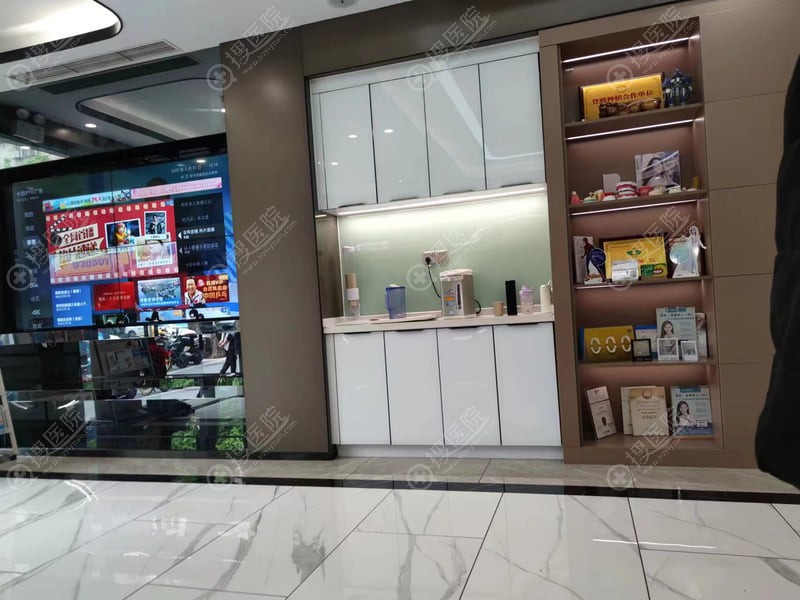 �塢���ڸ�˹��ǻ��ȱ�����ʺ���Ⱥ�ԱȾ���